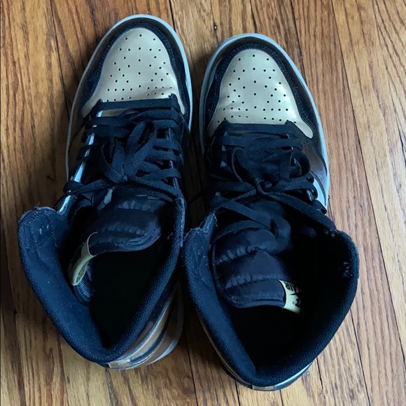 Jordan 1 - Gold Toe - Picture 2 of 3